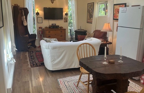 Ojai Casa | Secluded, private one bedroom house in Ojai Arbolada neighborhood, walk to town