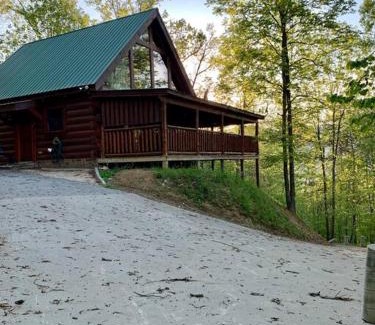 Caton Casa | Secluded, private, romantic Four Bears cabin