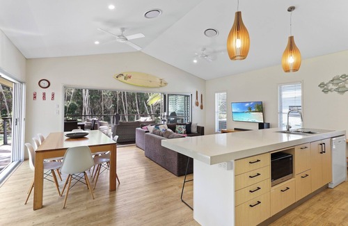 Amity Point Casa | Secluded & Private Stunning Beach House