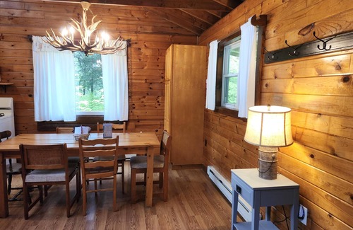Tylersburg Cabina | Secluded Red Maple Cabin