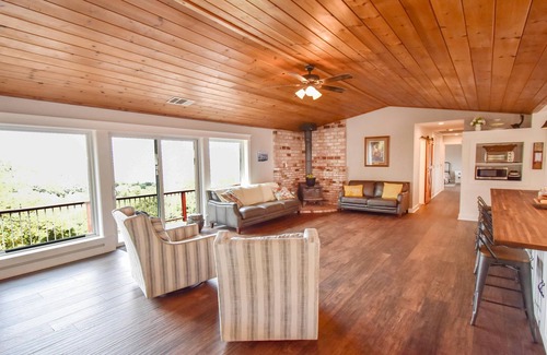 Columbia Casa | Secluded Remodeled Home on 5 Acres Near Columbia State Park