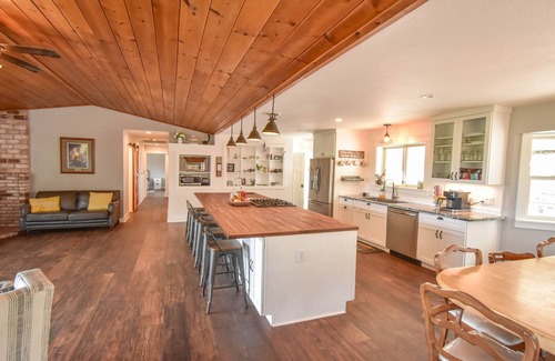 Columbia Casa | Secluded Remodeled Home on 5 Acres Near Columbia State Park