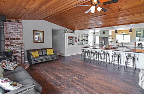 Columbia Casa | Secluded Remodeled Home on 5 Acres Near Columbia State Park