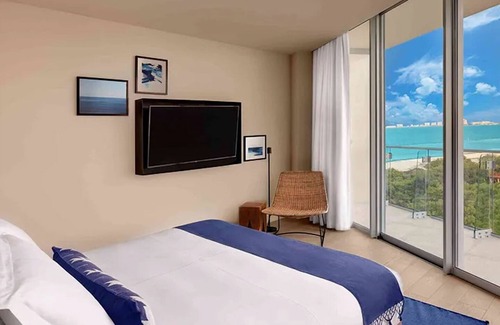 Centro de Cancún Hotel | Secluded Retreat | Enjoy Breakfast at Your Balcony | Room w/ Scenic View
