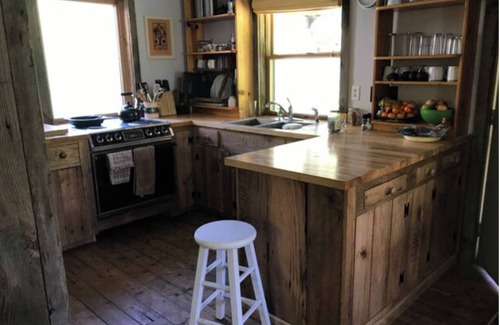 Davis Casa | Secluded River access , restored farmhouse along Dry Fork River