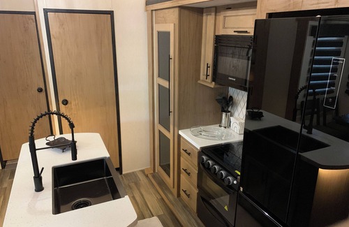 Coram Casa | Secluded riverfront RV 7 Miles from Glacier National Park!