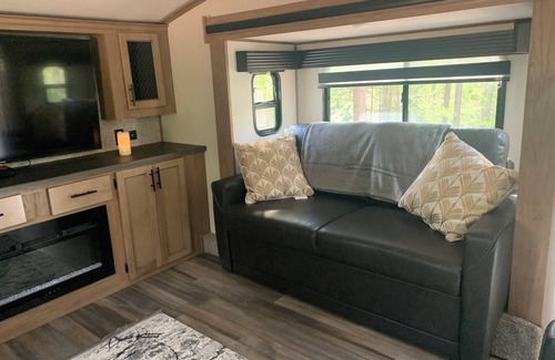 Coram Casa | Secluded riverfront RV 7 Miles from Glacier National Park!