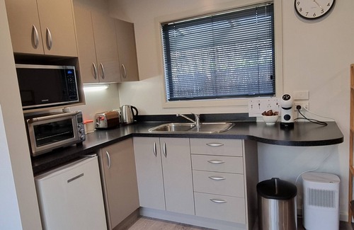 Clive Cabaña | Aislado conjunto Cottage Riverside en el jardín nativo