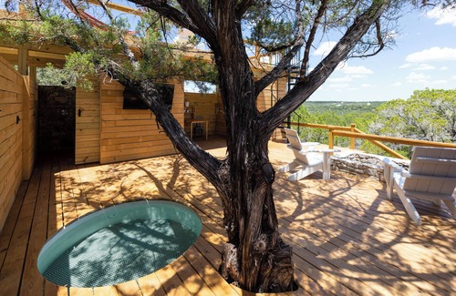 Dripping Springs Cabina | Secluded, Romantic Yurt w/Hot Tub at The Yurtopian - "Amie"
