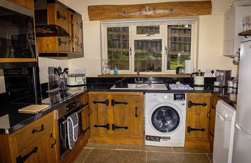 Sherwood Forest Cabina | Secluded, rural retreat for 6 nestled in Sherwood Forest, with hot tub