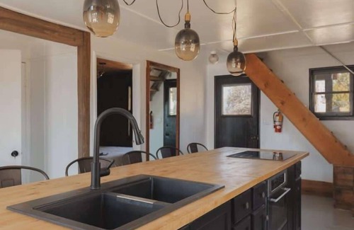 Dunlap Cabina | Secluded rustic 3-bedroom cabin on private land