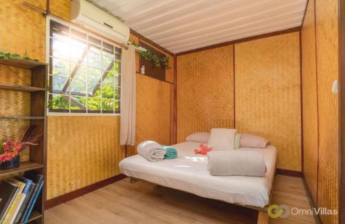Moorea-Maiao Casa | Secluded Rustic Bungalow Near Tipaniers Beach