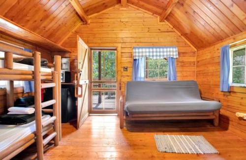 Bloomington Casa | Secluded Rustic Cabin with Views