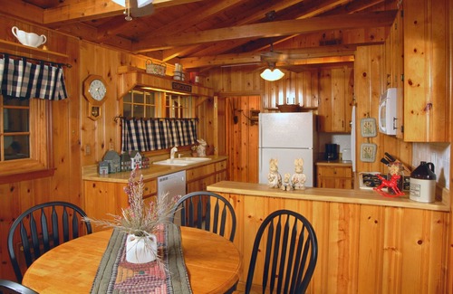 Rabun Gap Cabina | Elegancia rústica y aislamiento de montaña $ 110 - $ 112 Majestic Mountain Views - WiFi