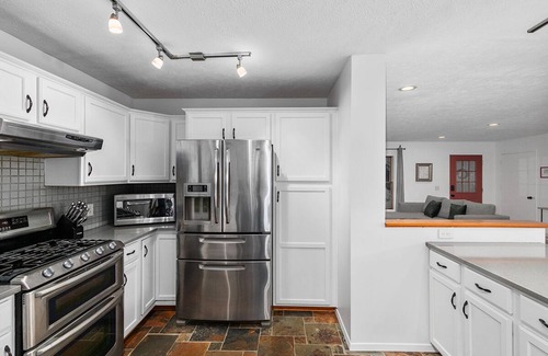 Saugatuck Cabaña | Secluded Saugatuck Retreat: Hot Tub, 3.5 Acres, Trails, Dog-Friendly