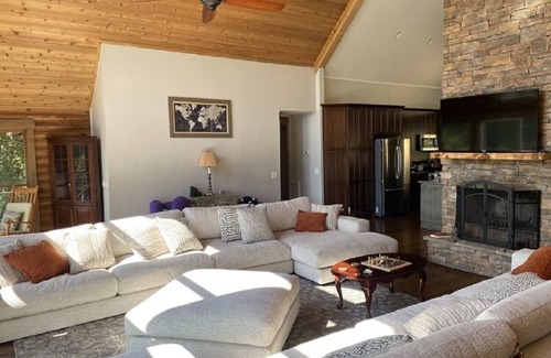 Leicester Casa | Secluded, scenic and upscale cabin close to Asheville