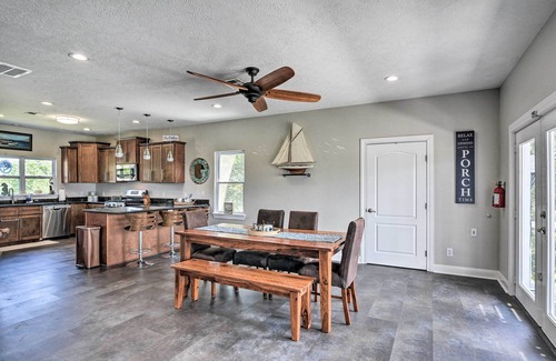 El Lago Casa | Secluded Seabrook Waterfront Home w/ Patio!