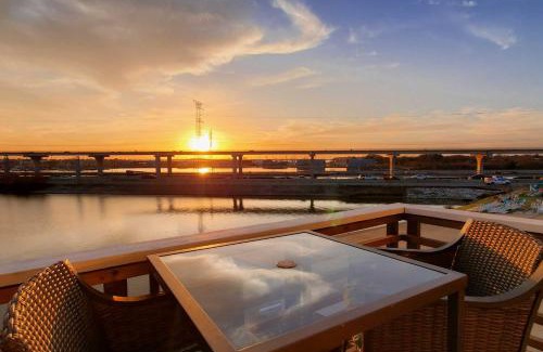 El Lago Casa | Secluded Seabrook Waterfront Home with Patio!