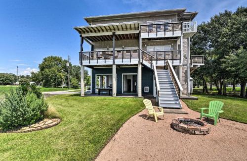 El Lago Casa | Secluded Seabrook Waterfront Home with Patio!