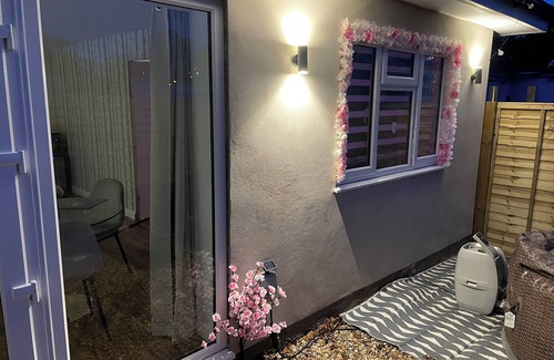 Ferndown Apartamento | Secluded secret garden Adults only