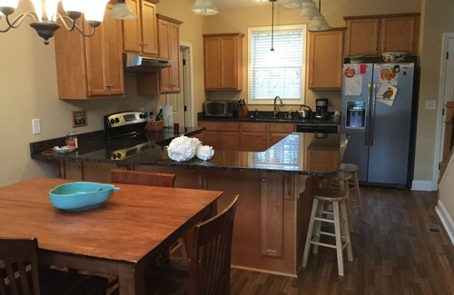Seneca Casa | Clemson Lakefront, 3 millas al campus, Bass Tournaments, Snow Birds ¡Bienvenido!