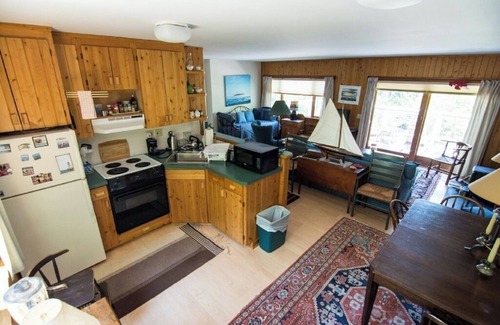 Bar Harbor Apartamento | Sitio aislado ofrece acceso rústico a impresionantes vistas del agua y la isla, privacidad A
