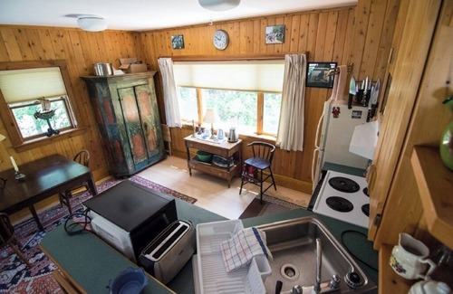 Bar Harbor Apartamento | Sitio aislado ofrece acceso rústico a impresionantes vistas del agua y la isla, privacidad A