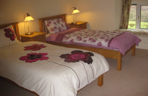 Llanuwchllyn Otro | Secluded Snowdonia famhouse with mountain views