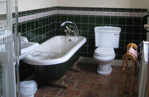 Llanuwchllyn Otro | Secluded Snowdonia famhouse with mountain views