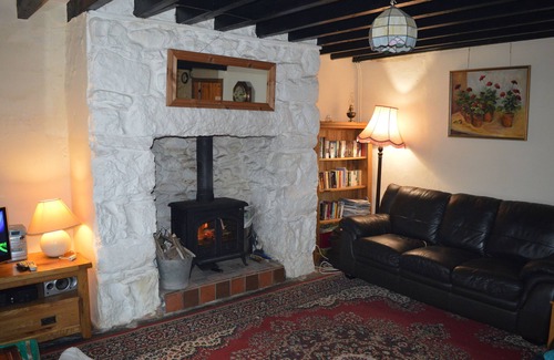 Llanuwchllyn Otro | Secluded Snowdonia famhouse with mountain views