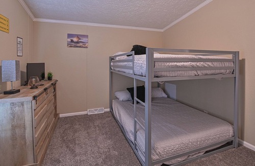 Emerado Casa | Secluded, Spacious 3Bd 2Ba 3/4 Acre, 13min to UND, <1mi Grand Forks AFB,