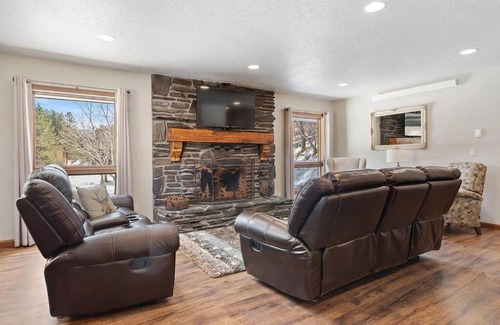 Custer Casa | Secluded Stay in a Wonderful Creekside Getaway