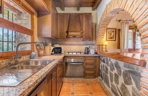 Orgiva Casa | Tradicional casa de piedra , con piscina totalmente privada y vistas espectaculares
