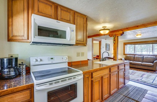 Weston Casa | Secluded Stonewall Cabin with Mountain View!