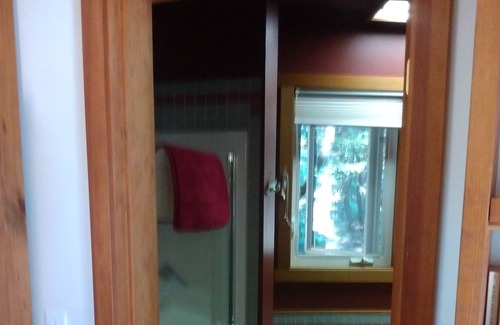 Kingston Apartamento | Secluded Studio-10 minutes from Kingston ferry dock