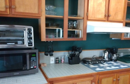 Kingston Apartamento | Secluded Studio-10 minutes from Kingston ferry dock