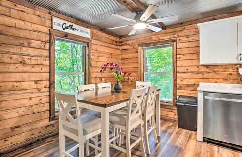 Kimberling City Cabina | Secluded Table Rock Lake/Branson Cabin w/ Hot Tub!