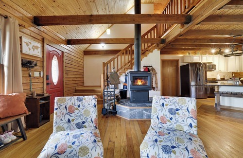 Lake Ariel Casa | Secluded & Tranquil Retreat for 14 in the Poconos – Firepit/Games/Stargazing+