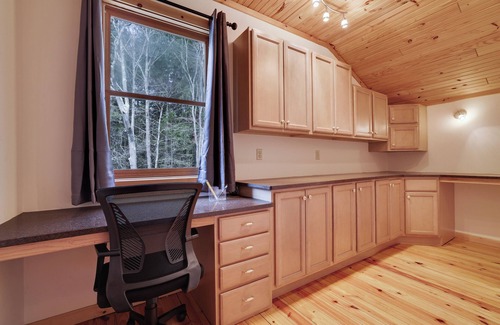 Lake Ariel Casa | Secluded & Tranquil Retreat for 14 in the Poconos – Firepit/Games/Stargazing+