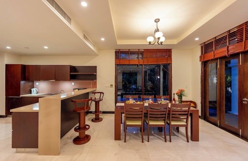 Ngu Hanh Son Complejo | Secluded Tropical villa w/Lagoon pool, Spa & beach