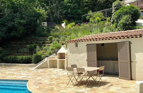 La Garde-Freinet Villa | Villa provenzal con piscina y tenis.
