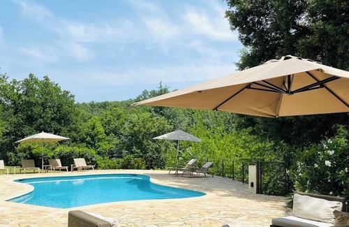 La Garde-Freinet Villa | Villa provenzal con piscina y tenis.