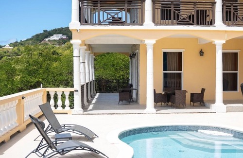 Gate Park Villa | Secluded villa with private pool. 5 minutes to Beaches,Golf Courses & Night Life