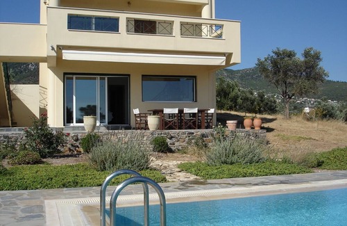 Paradise Beach Villa | Villa aislada con piscina privada en la isla virgen de Evia