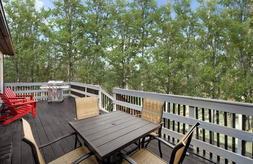 New Market Chalet De Esquí | Secluded w Fireplace, Deck, Fire Pit, Grill & WiFi