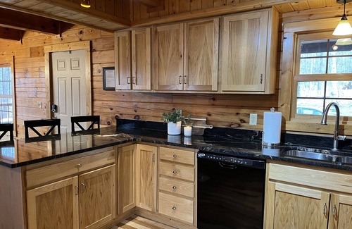 Carbon Hill Cabina | Secluded w/ View! Hot tub! Sauna! Sleeps 14!