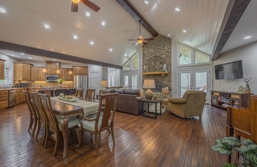 Demorest Casa | Secluded waterfront paradise on 56 beautiful wooded acres!