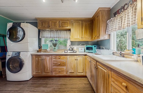 Freeland Cabaña | ¡NUEVO LISTADO! Cabaña aislada con cocina, WiFi gratis y hoguera.