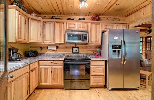 Sautee Nacoochee Cabina | ¡Cabaña apartada en el bosque con bañera de hidromasaje, hoguera y chimenea de leña!