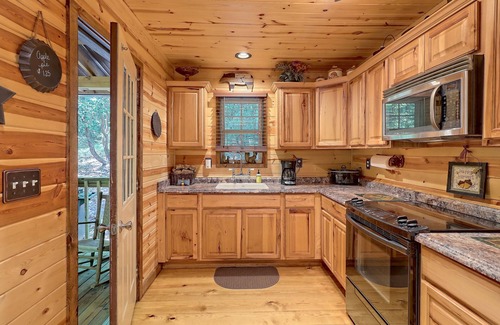Sautee Nacoochee Cabina | ¡Cabaña apartada en el bosque con bañera de hidromasaje, hoguera y chimenea de leña!